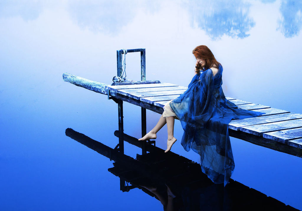 Adolescent : séance photo artistique au bord de l'eau par la photographe dunoise Aurélie Coquan
