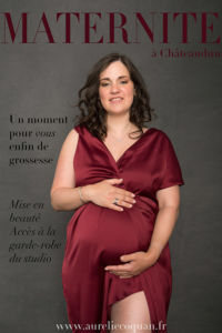 Séance photo grossesse en studio : des femmes enceintes rayonnantes sublimées par Aurélie Coquan Photographe